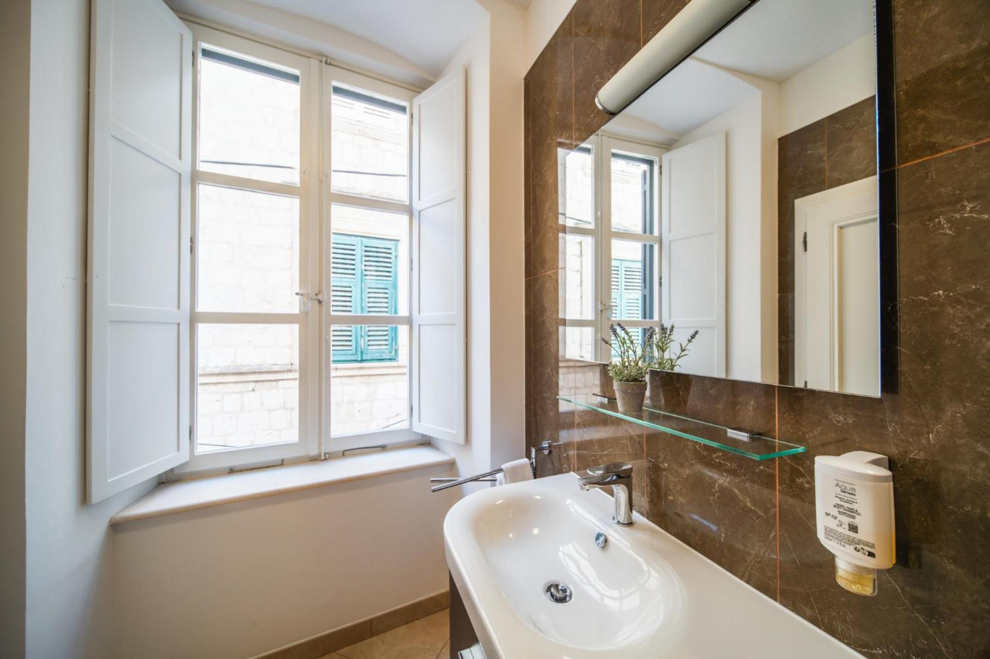 Sunce Palace Apartments With Free Offsite Parking Ragusa Esterno foto