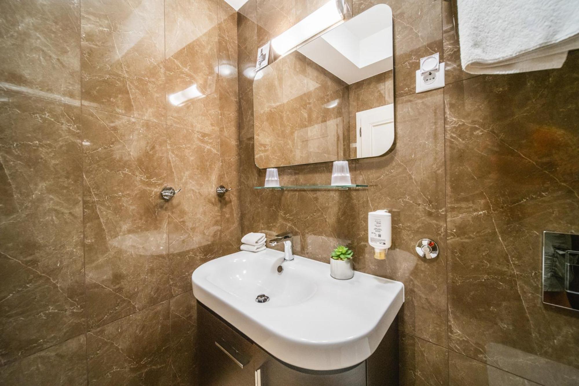 Sunce Palace Apartments With Free Offsite Parking Ragusa Esterno foto